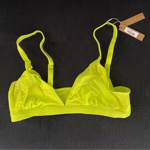 SKIMS FITS EVERYBODY TRIANGLE BRALETTE IN DAFFODIL